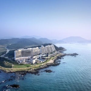 아난티 앳 부산 코브 - [저니박스 F&B Credit 30만원 + 100RIM 포인트 추가 적립]프리미엄 트윈 룸 마운틴뷰 5성급