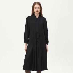 [키이스] 타이 디테일 플리츠 롱 원피스 KE25A1FRD8599