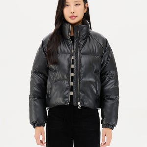 여성)  레더 글로시 숏패딩 점퍼