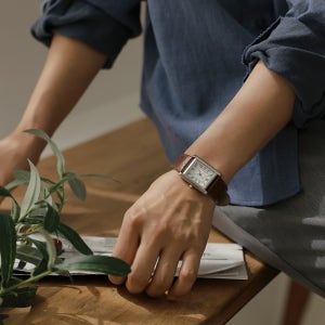 호쿠 클래식 스퀘어 가죽 시계