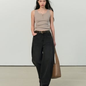 [무신사 스탠다드 우먼] 우먼즈 커브드 데님 팬츠 [워시드 블랙] MWENP8D06-WC