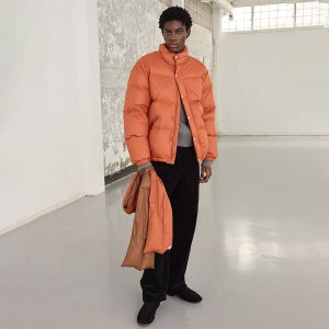 [일꼬르소] 유러피안 구스 모노크롬 스냅 다운 오렌지 IEJU5F005O2