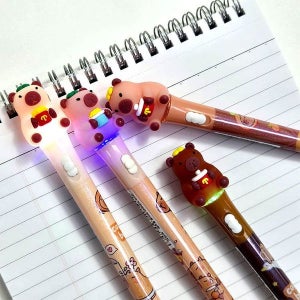 [팬시토이] 카피바라 라이트 중성펜 1P 불빛 볼펜 귀여운 동물 피규어 학용품 필기구 감성 문구