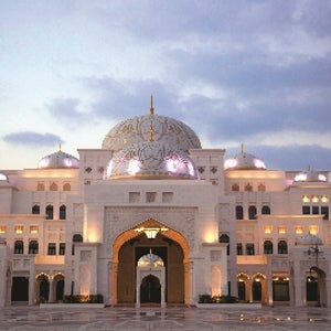 두바이 & 아부다비 7일 베르사체호텔 베르사체향수 세인트아부다비 호텔 프레임 전망대 버즈칼리파더라운지 미래박물관 사막사파리 페라리월드 워너브라더스 씨월 에미레이트항공 인천출발