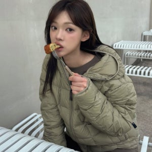 [어반디타입] 컴피 후디드 라이트 다운 자켓_세이지 그린 UBEWHD002SG