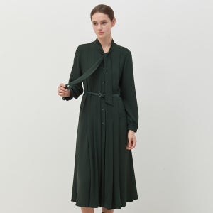 [키이스] 타이 디테일 플리츠 롱 원피스 KE25A1FRD8549