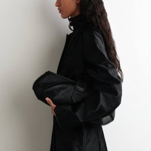 [COS 코스] 벨티드 클러치 백 - 포니 헤어 (1301090001)