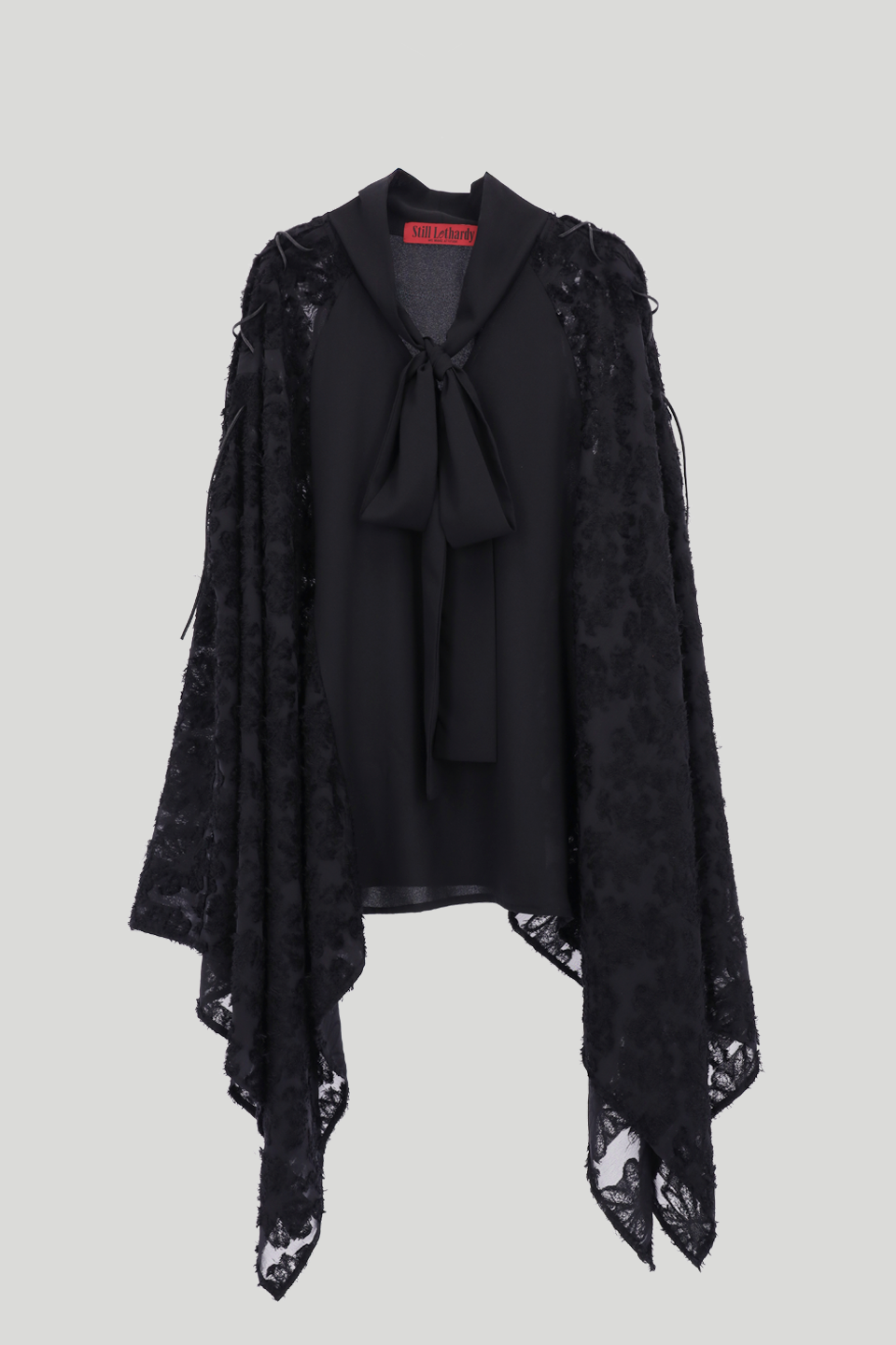 스틸레써디 STILL LETHARDY RIBBON TIE CAPE BLOUSE