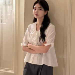 헤지스 레이디스 [시즌오프][인기재입고 / CITY ESSENTIAL] 반팔 프릴장식 블라우   HSSH5BP32WT
