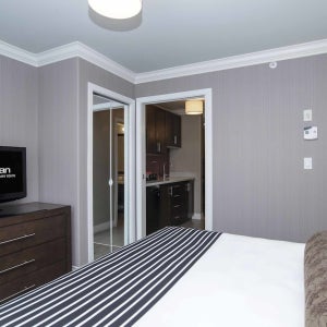 Sandman Hotel & Suites Calgary South / 캘거리 호텔