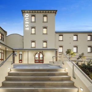 퀘스트 뉴캐슬 웨스트