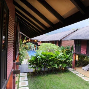 더 빌리지 하우스 / 쿠칭 호텔