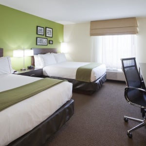 홀리데이 인 익스프레스 호텔 & 스위트 로저스