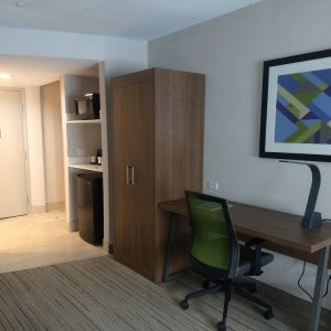 홀리데이 인 익스프레스 & 스위트 인디애나폴리스 노스웨스트, IHG 호텔