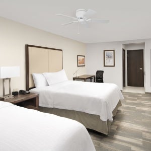 홈우드 스위트 바이 힐튼 캔자스시티 스피드웨이