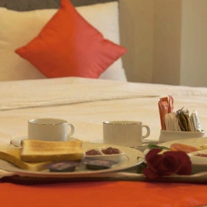 더 글로리아 스위트 그로골, 자카르타