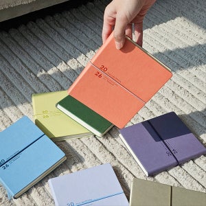 꼼꼬미 모먼트 스퀘어 2026 다이어리 이니셜 각인, 꼼꼬미 (KKOMKKOMI)