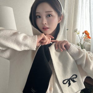 질스튜어트 뉴욕 액세서리 블랙앤화이트 리본 울캐시미어혼방 머플러 JAMU5F310BK