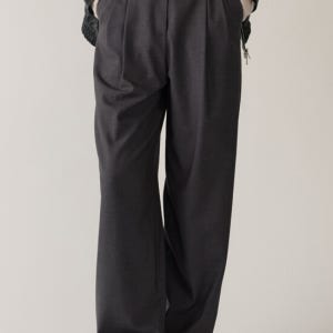 블랭크공삼 Wool Tuck Curved Pants (Melange Grey)