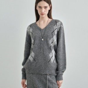 [몽돌] 아가일 브이넥 오버핏 울 니트 그레이 MDKT116GRAY