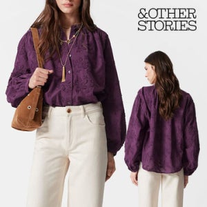 앤아더스토리즈 블라우스 꽃무늬 단추 티셔츠 퍼플