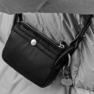 [헤지스 액세서리] [HIS][남녀공용]블랙 나일론 미니크로스백(파우치 겸용) HJBA5F903BK