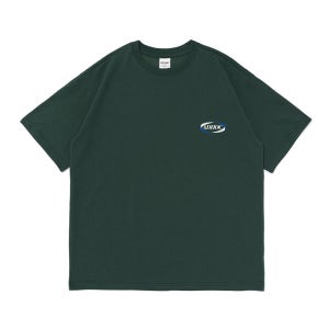 유니 AD HOC 볼드 스몰 로고 반팔티 (KHAKI) (HBRSTB8)