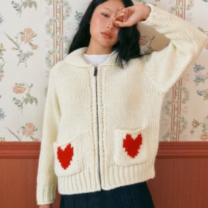 [마리끌레르] 하트 포켓 헤비 니트 집업(MAFDKC17MIV) MAFDKC17MIV
