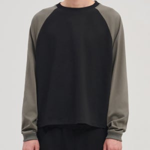 [제로] 래글런 크롭 롱 슬리브 [블랙/카키] 2025F50