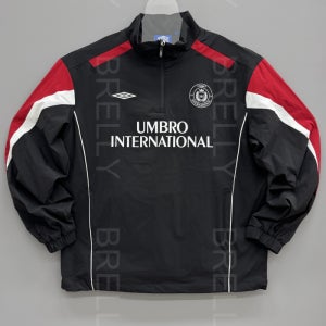 엄브로 [국내백화점판] UMBRO 엄브로 25신상 PTR 아이코닉 스탠넥 아노락 셋업 (블랙) UQ321SWT92