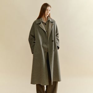 [아이잗바바] 클래식 무드 라인 벨티드 롱 코트 (TAUPE GREY) BRAA0CT011
