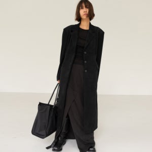 [에스이오] HOURGLASS FAUX LEATHER COAT SEO25FCT01BK