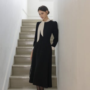 무드업 배색 타이넥 원피스(+벨트)