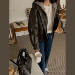 코디 잘 되는 레더 블루종