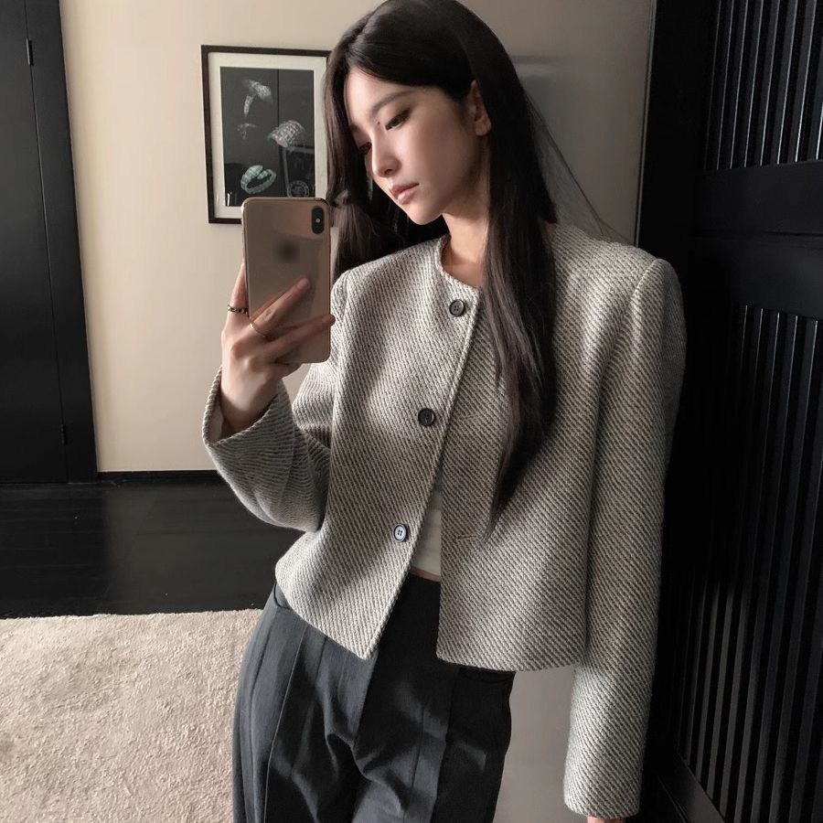 여성 심플 스트라이프 라운드 크롭 자켓 루즈핏 소향풍 코트 재킷 아우터 상의 그레이 M