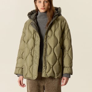 [아떼 바네사브루노 여성] 라이트카키 물결퀼팅 구스다운 패딩 점퍼 VLJU5D451K1