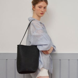 [아떼 바네사브루노 액세사리] 아떼바네사브루노 PANIER 레더 파니에 버킷백 L 477853 AABA6E200BK