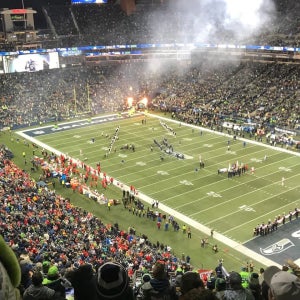 루멘 필드에서 펼쳐지는 시애틀 시호크스 미식축구 경기
