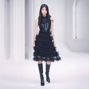 엘바이엘 컬렉션 블랙 레이어드 러플 하이넥 원피스, Lee yu jung (엘바이엘)