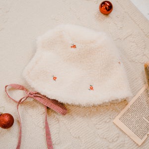 눈속에 핀 동백 뽀글 보넷, 데일리스티치