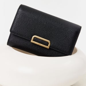 [닥스 액세서리 여성] [스테디셀러] 블랙 음각로고 소가죽 중지갑 WCWA4F203BK