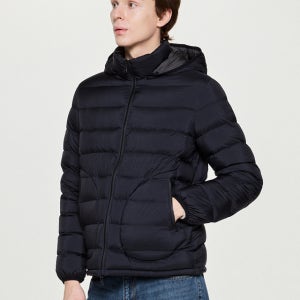 [헤지스 남성] 헤지스 25FW 프리미엄라인 경량 리버시블 후드 탈착 구스다운 점퍼 HZJU5D686BK