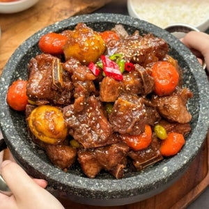 100% 국산 돼지갈비로 더욱 부드러운 한돈 궁중 갈비찜 600g 2팩