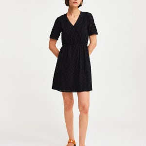 [베르니스] 펀칭레이스 패턴 브이넥 원피스 BE22S3FRD4399 14RUBEN6URB