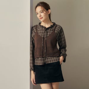 [JJ지고트] 뷔스티에 레이어드 체크 러플 블라우스 (BROWN) GRBP0BLT11