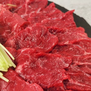 쫀득한 대구 뭉티기 1+ 한우 육회 육사시미 (소스 포함) 200g