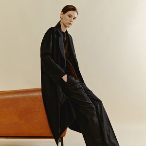 [아이잗바바] 모던 롱 더블 브레스티드 코트 (BLACK) BRBA0CT351