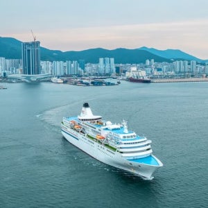 [반값할인] 12월 24일 출발 일본 후쿠오카 이스턴 크루즈 2박3일 크리스마스 여행