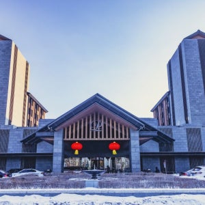 길림 송화호 세이부 프린스 호텔 숙박 패키지 (전일 스키 + 아침 식사 + 스키 장비 대여 + 스노우 엔터테인먼트 파크 + 어린이 공원 호스팅)