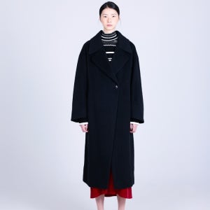 마메 쿠로구치 블랙 싱글 버튼 코트 MM25FW-CO043